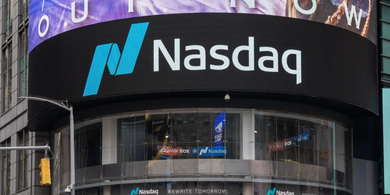 NASDAQ po silnom raste koriguje. Čo stojí za zmenou nálady investorov?