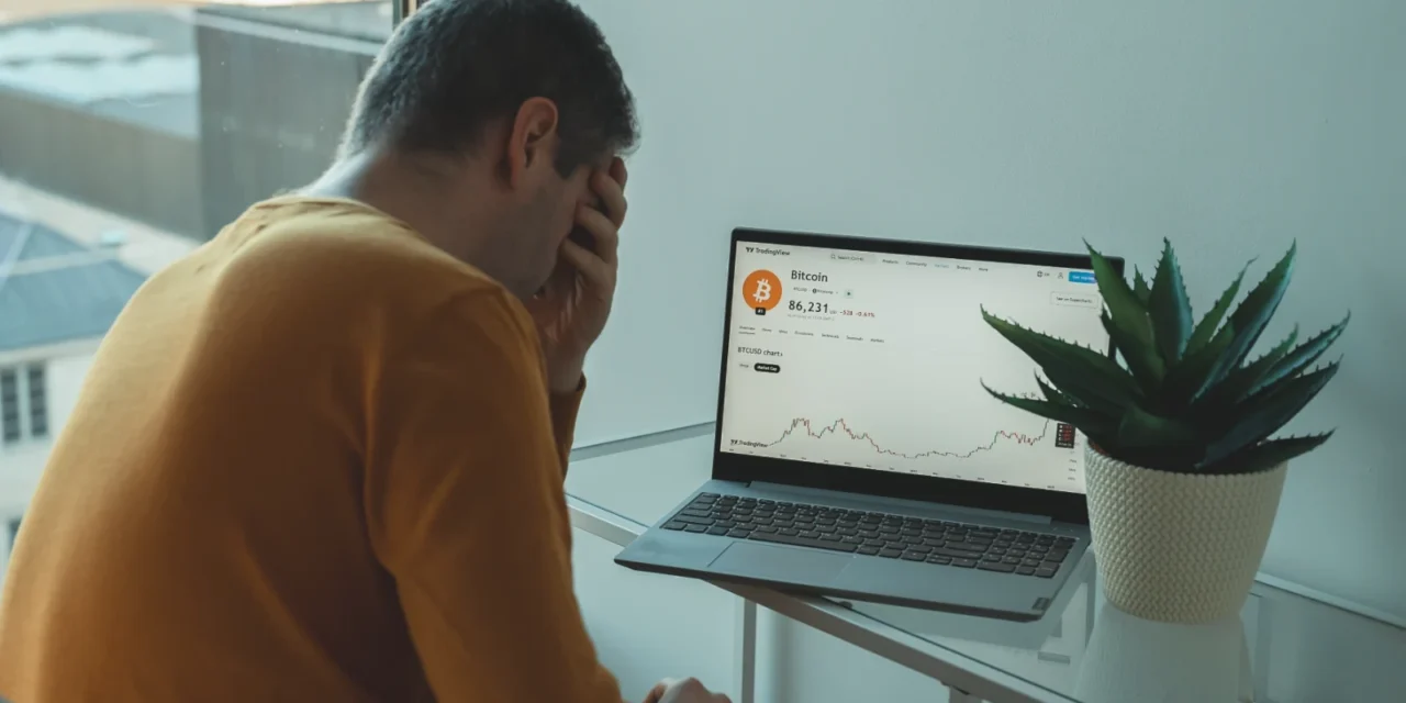 Predal som Bitcoin v roku 2021 a prišiel o 10 000 €: 3 chyby, ktoré už nikdy nezopakujem