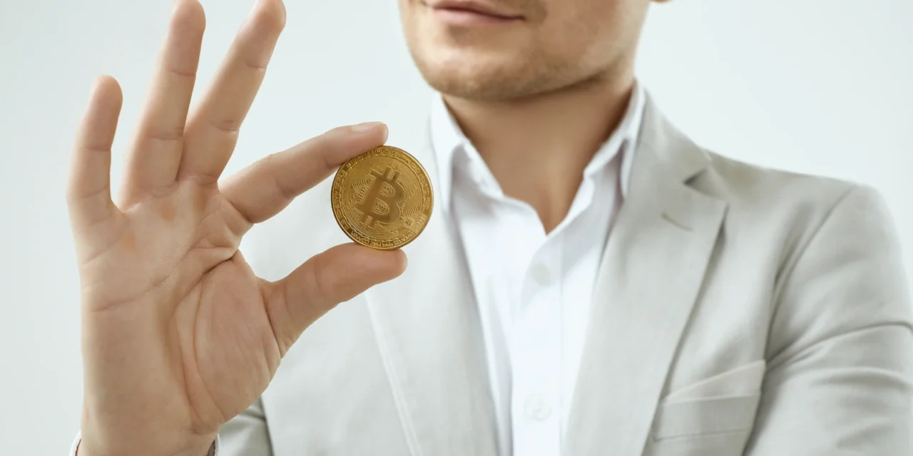 Viac ako 17 % Slovákov neinvestuje zo strachu, že ich okradnú. Takto podvodníka odhalíte za 2 minúty