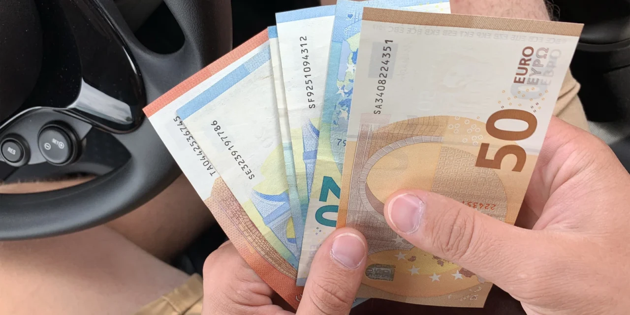 Až 63 % Slovákov má skúsenosť s úverom. Prieskum ukázal, na čo si požičiavajú