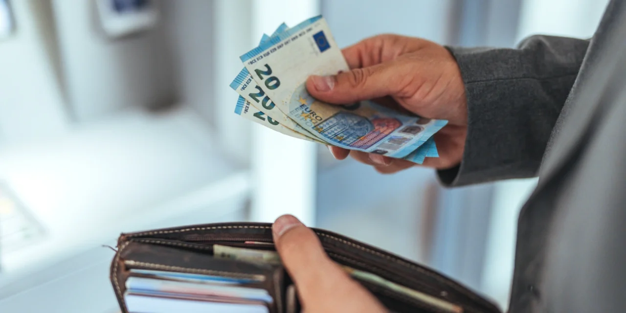 Vyberiete peniaze a prídete o úrok: 5 vecí, ktoré banky v reklamách nespomenú