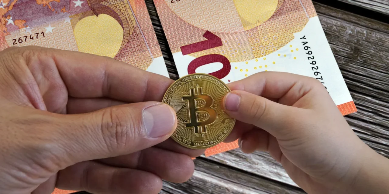 Keby ste dieťaťu od narodenia dávali 10 eur mesačne do Bitcoinu, 10-ročné dieťa má dnes 12 858 eur