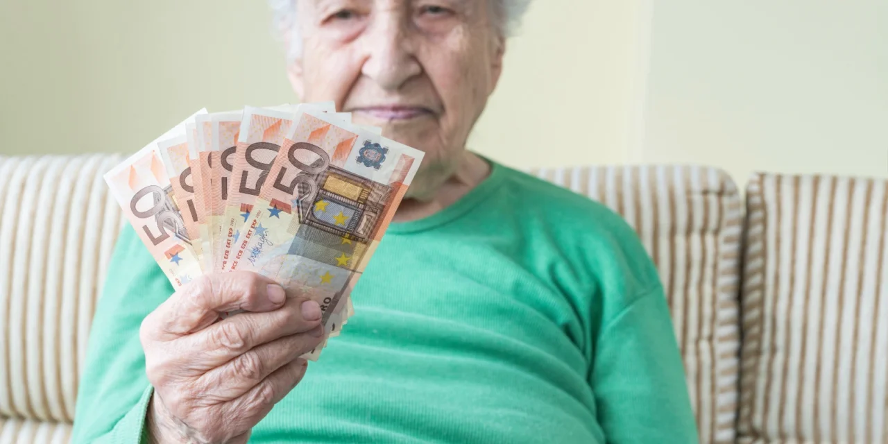 13. dôchodky potápajú Slovensko: Stoja takmer 600 miliónov eur ročne a štát na ne nemá peniaze