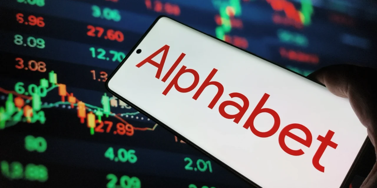 Denná strata 500 miliárd: Prečo akcie Alphabet odpísali 13 %?