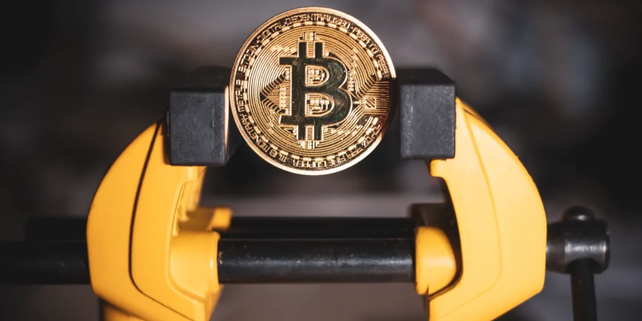 Nevídaný jak na trhu od roku 2002: Bitcoin čelí tlaku, aký ešte vo svojej histórii nepoznal