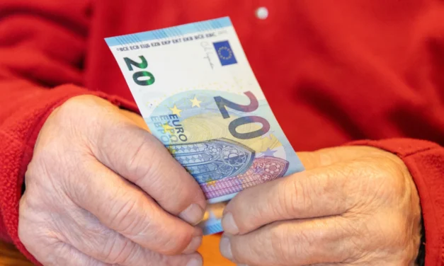 Štát pridá dôchodcom od januára pár eur. Kto si 5 rokov odkladal 20 eur týždenne, má o 4 925 eur viac