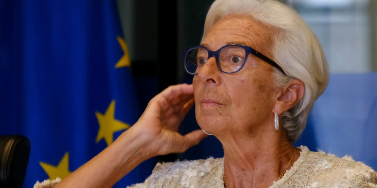 Euro padlo na 17-mesačné minimum: Čo to znamená pre vaše peniaze?