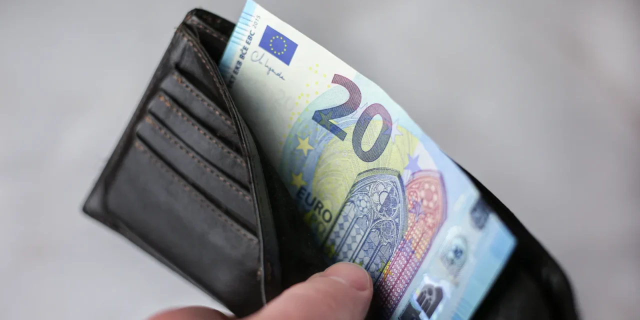 Rezerva 3 000 eur: Prečo ju väčšina Slovákov nikdy nenazbiera a trik s 20 eurami týždenne, ktorý funguje