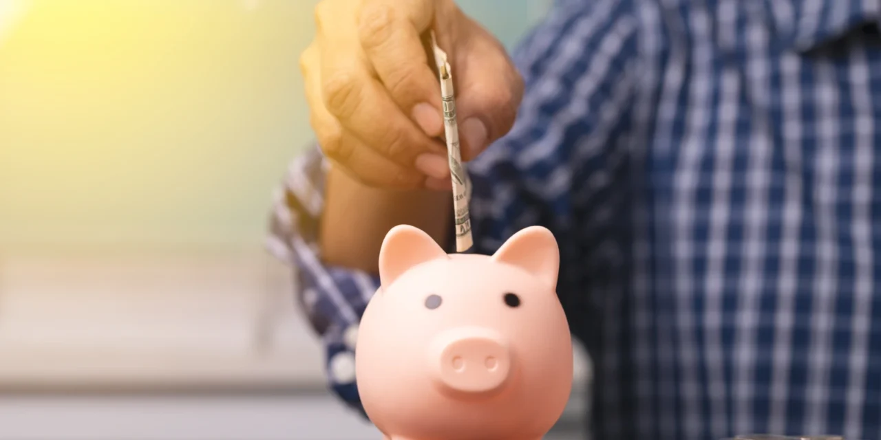 50 eur mesačne a 20 rokov: Na účte 14 700 €, v investícii 26 000 €. Prečo Slováci stále váhajú?